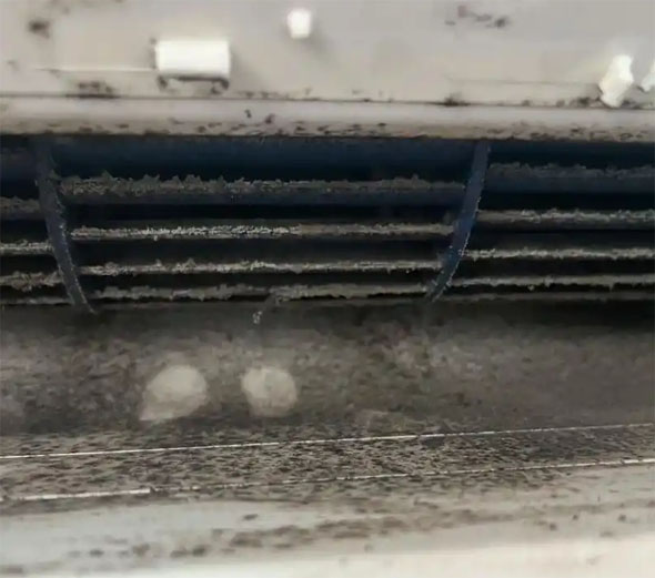 鼎湖空调吹的风有股烧焦味是怎么回事